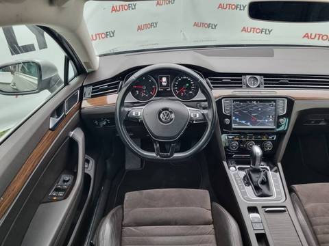 2015 Volkswagen Passat Highline — sličica 17
