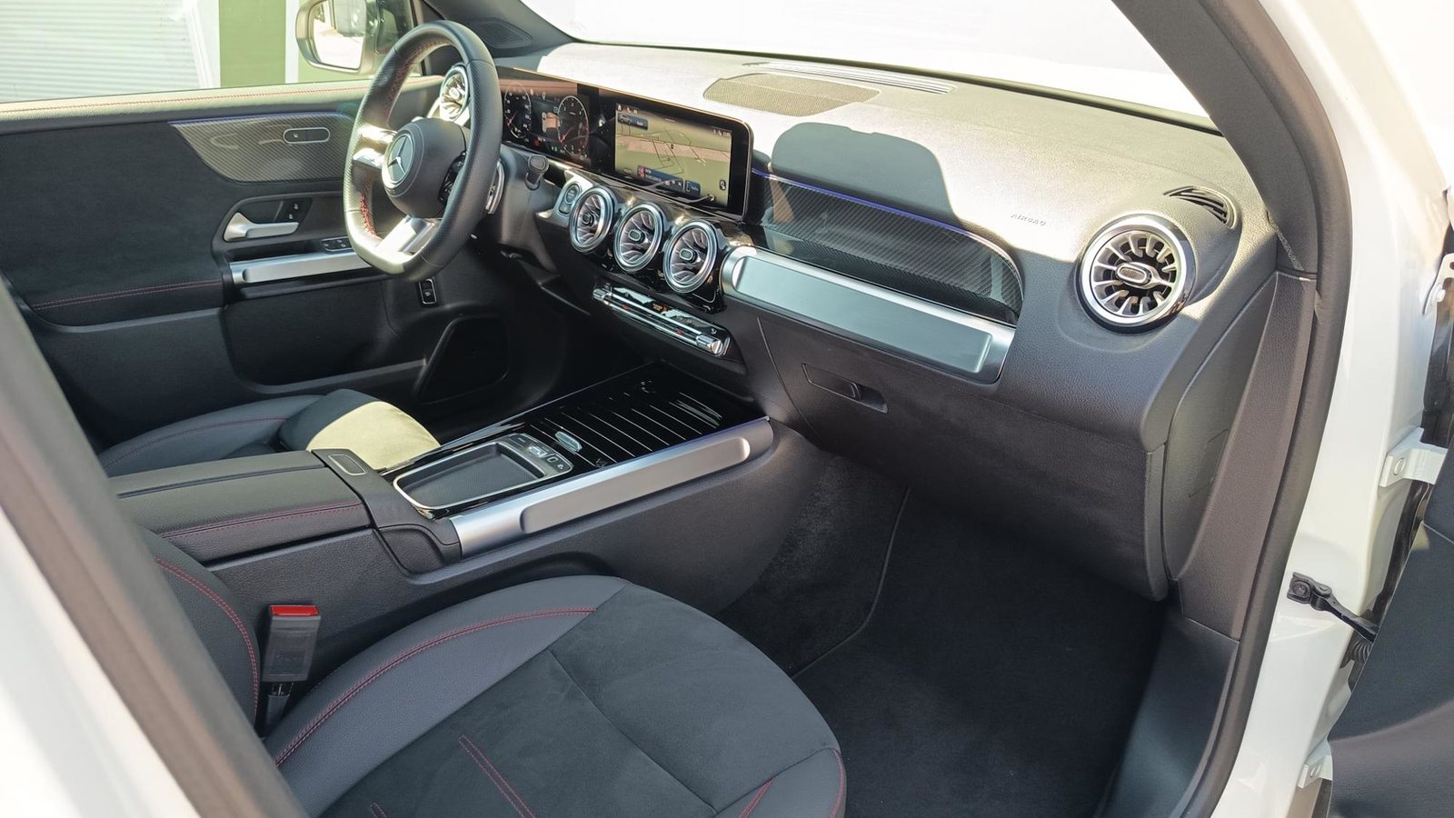 2025 Mercedes-Benz GLB AMG Line — fotografija 12