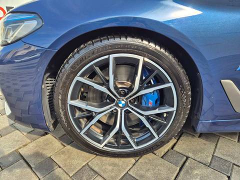 2020 BMW Serija 5 M Sport — sličica 30