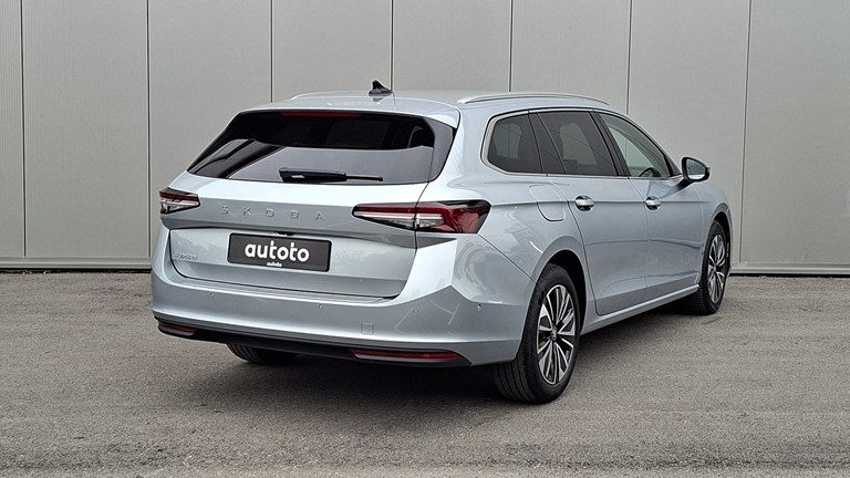 2025 Škoda Superb — fotografija 3