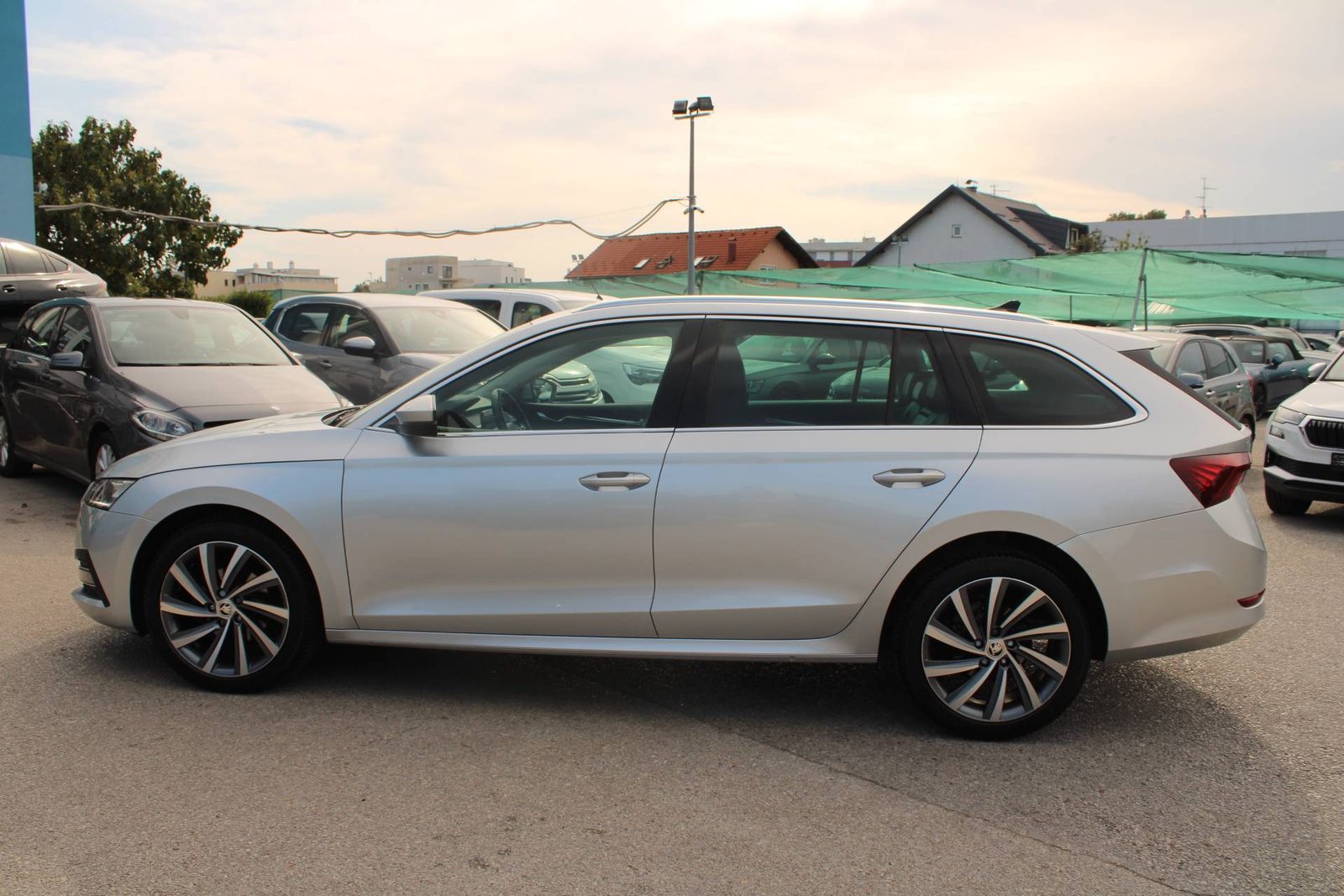 2023 Škoda Octavia Combi — fotografija 8