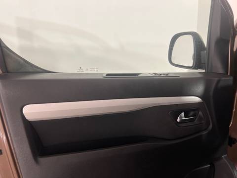 2021 Opel Zafira — sličica 13