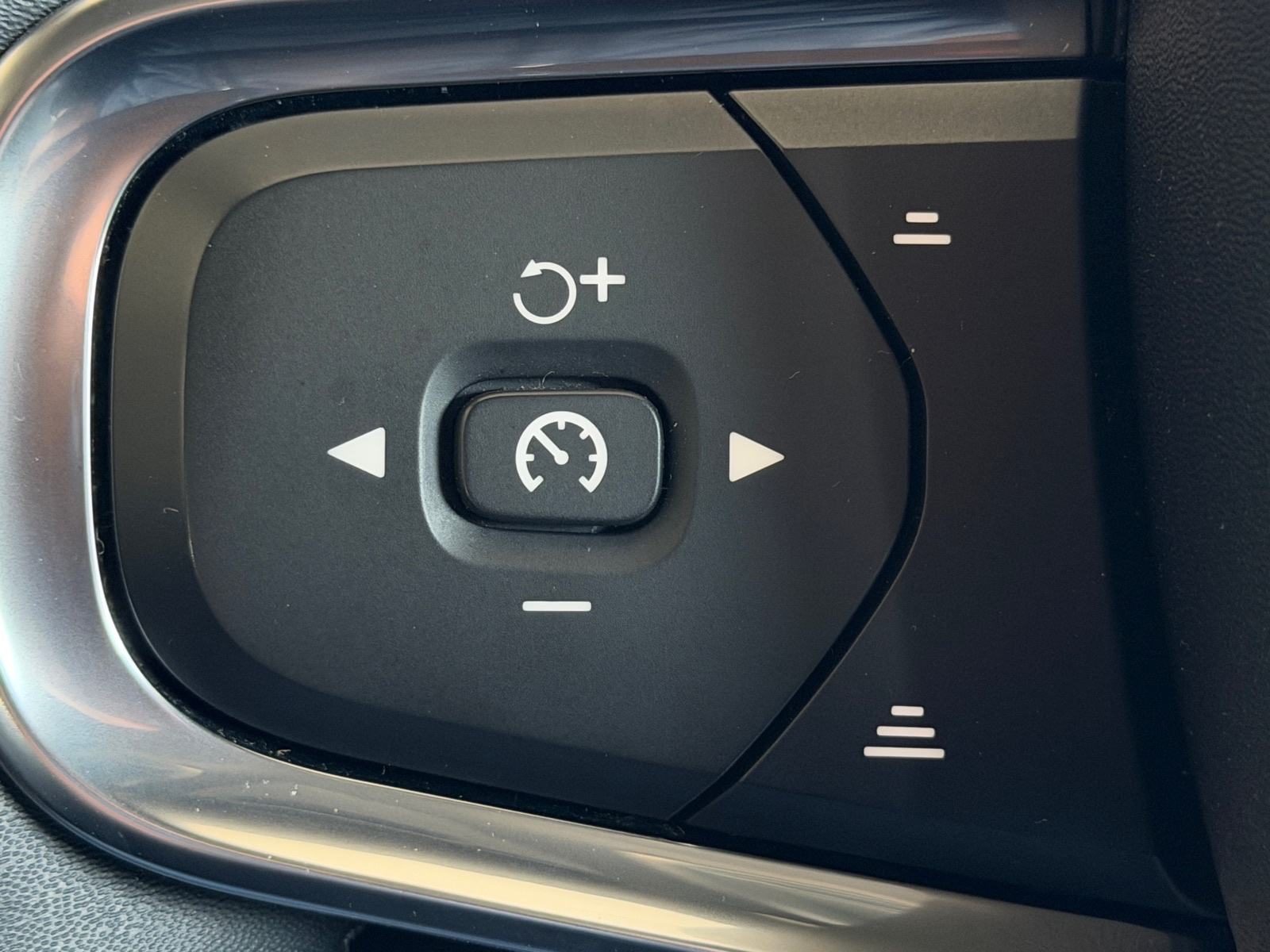 2022 Volvo XC40 — fotografija 17