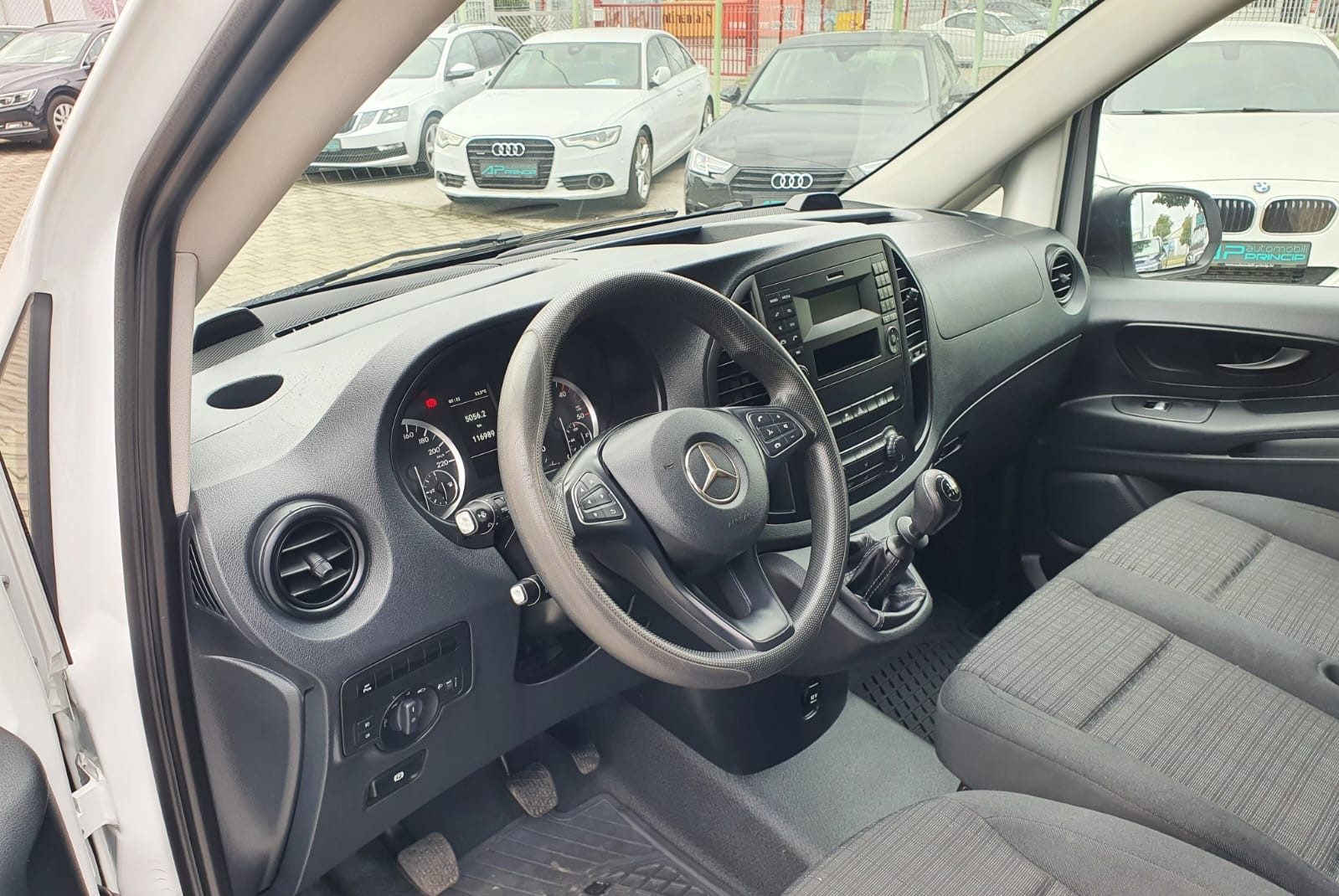 2015 Mercedes-Benz Vito — fotografija 12