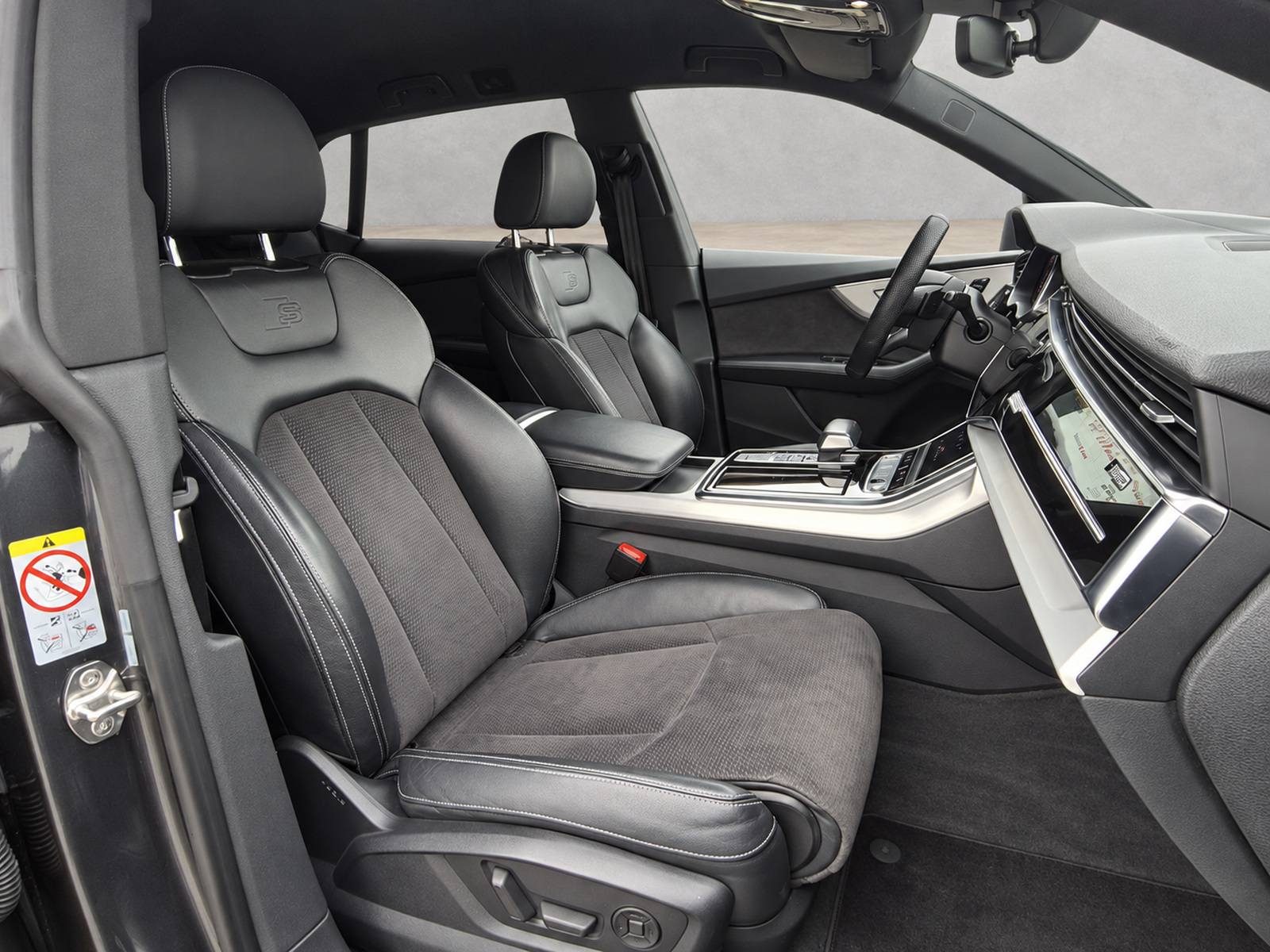 2019 Audi Q8 S line — fotografija 19