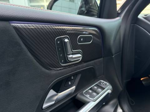 2024 Mercedes-Benz GLB — sličica 9