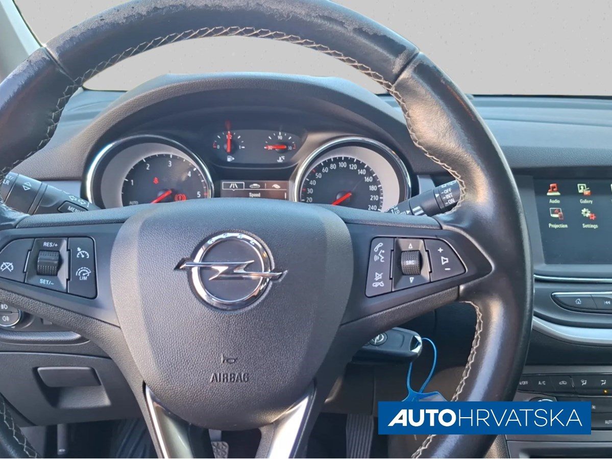 2019 Opel Astra — fotografija 16