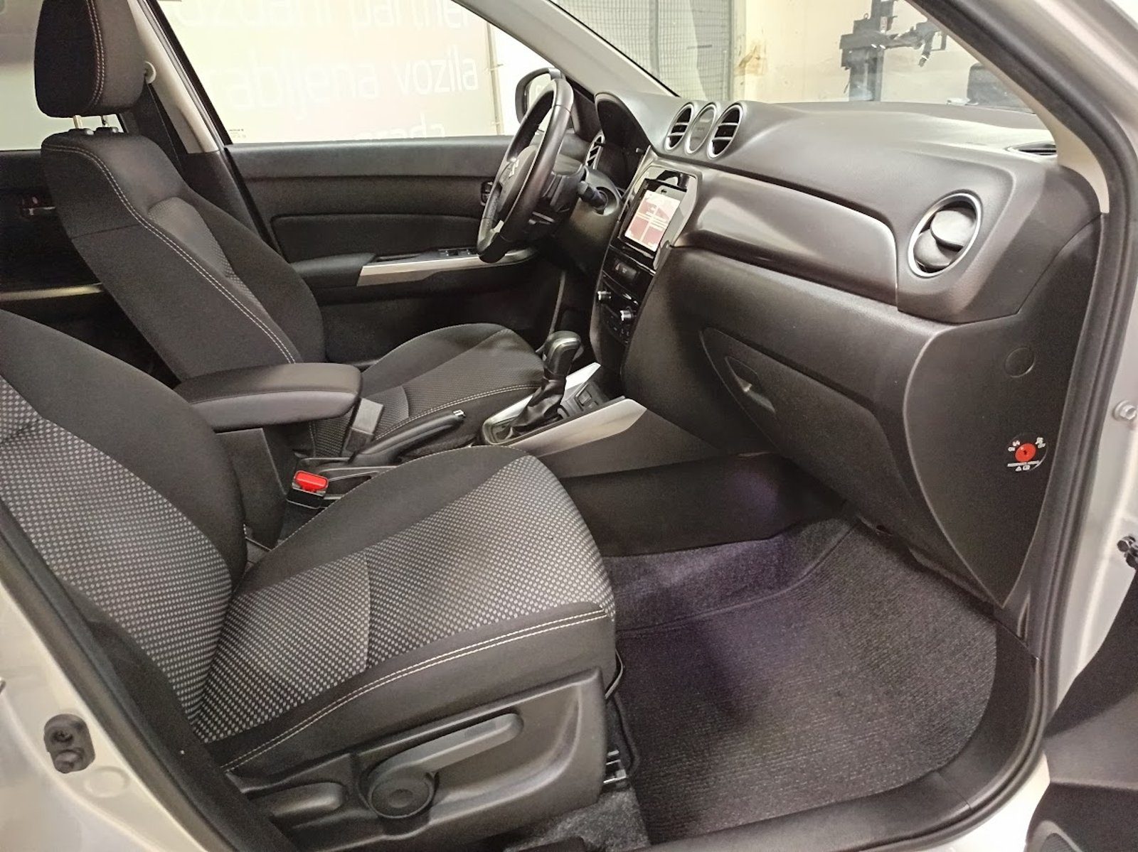 2023 Suzuki Vitara — fotografija 10