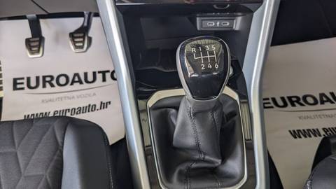 2025 Volkswagen T-Roc — sličica 20