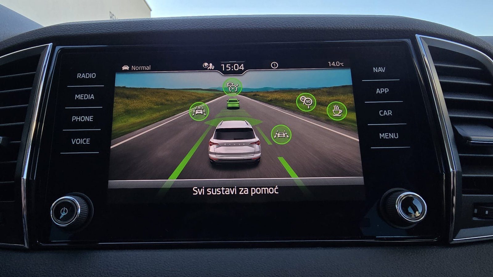 2023 Škoda Karoq — fotografija 18