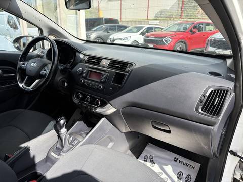 2014 Kia Rio — sličica 11