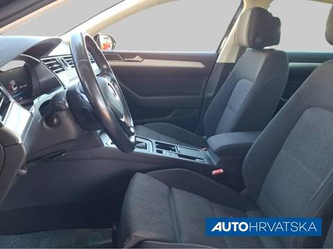 2019 Volkswagen Passat — sličica 12