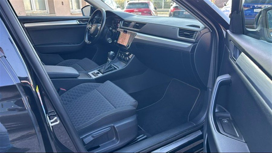 2022 Škoda Superb — fotografija 17