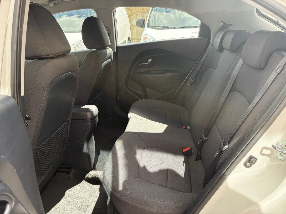 2014 Kia Rio — fotografija 16