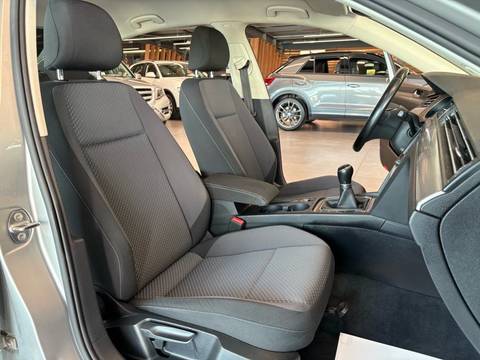 2015 Volkswagen Passat — sličica 27