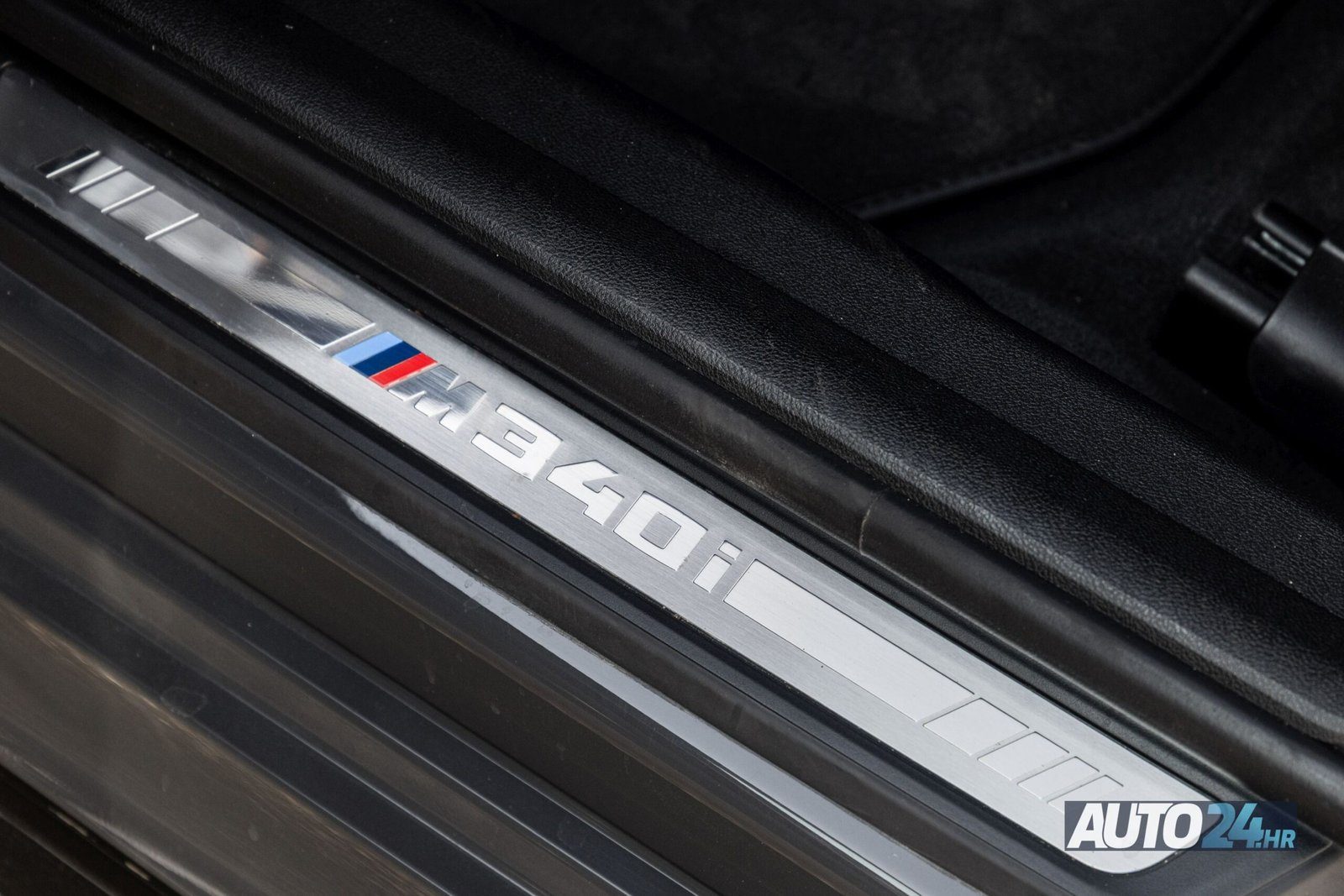 2020 BMW Serija 3 M340i — fotografija 17