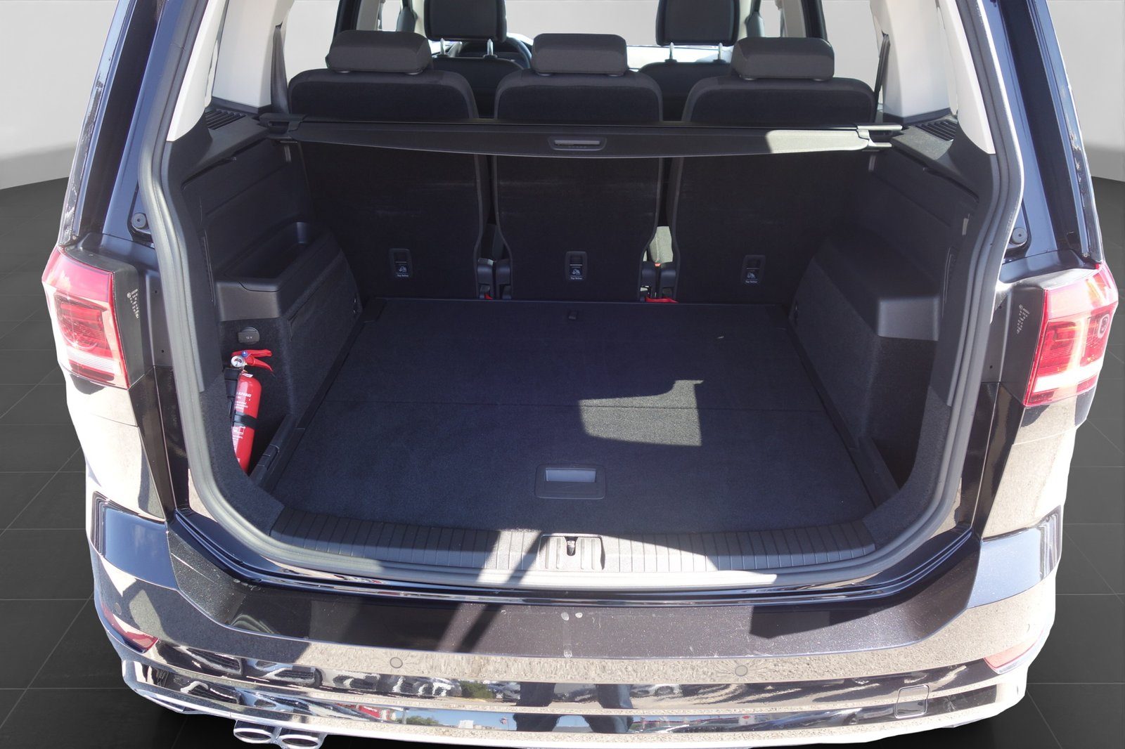 2023 Volkswagen Touran R-Line — fotografija 16