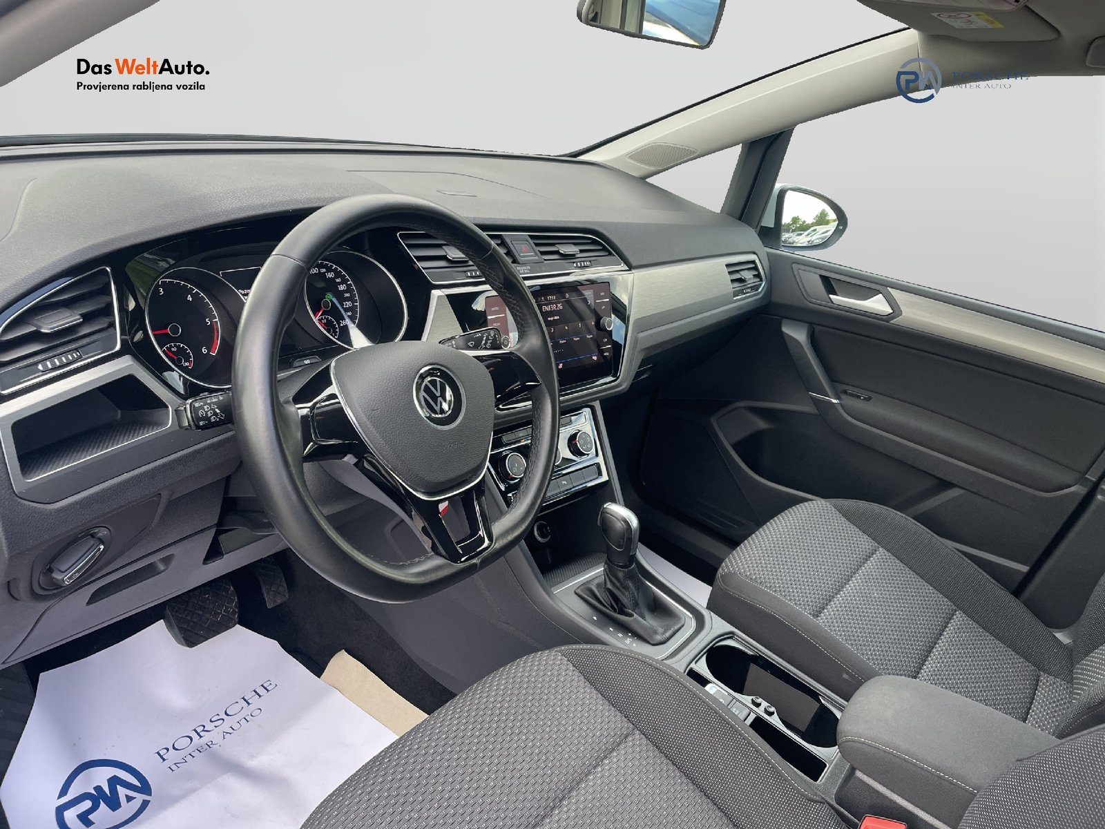2021 Volkswagen Touran — fotografija 11