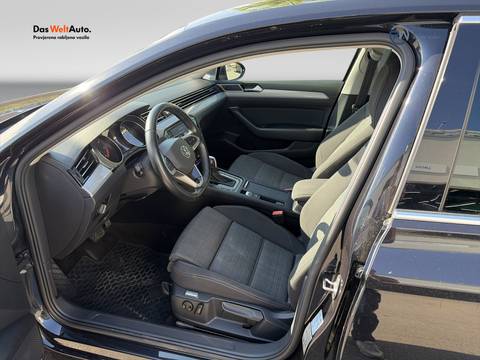 2021 Volkswagen Passat — sličica 9