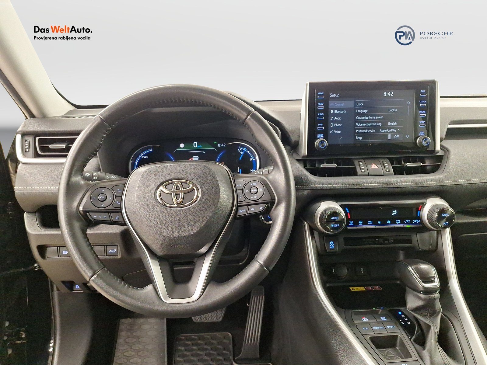 2022 Toyota RAV4 — fotografija 10