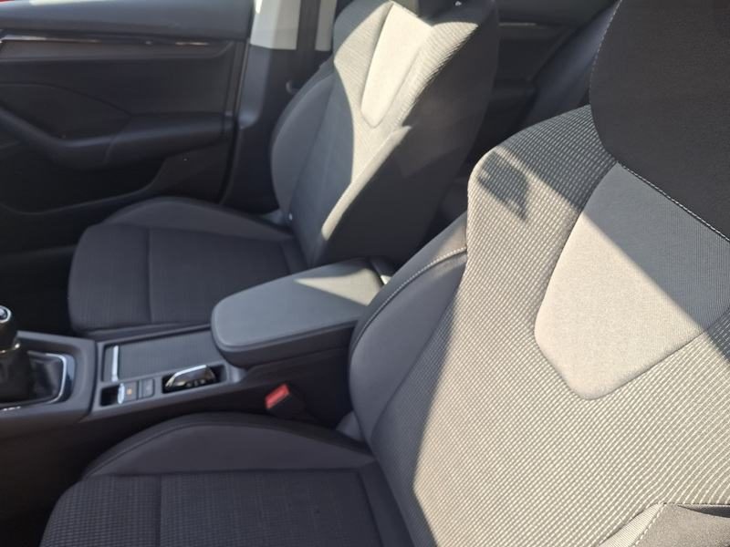 2022 Škoda Octavia — fotografija 10