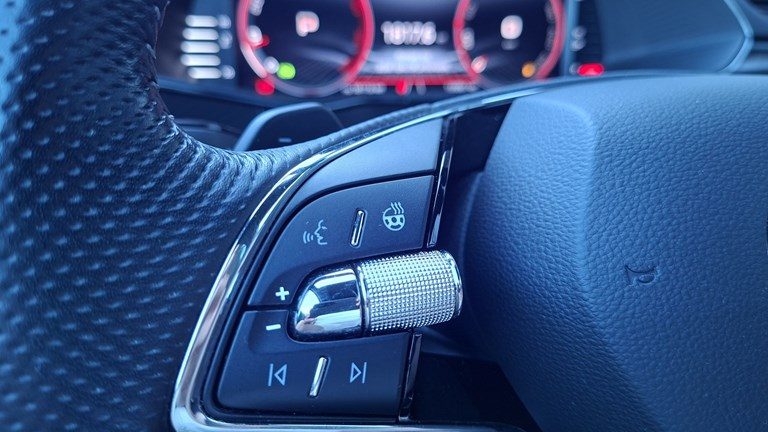 2023 Škoda Superb — fotografija 23