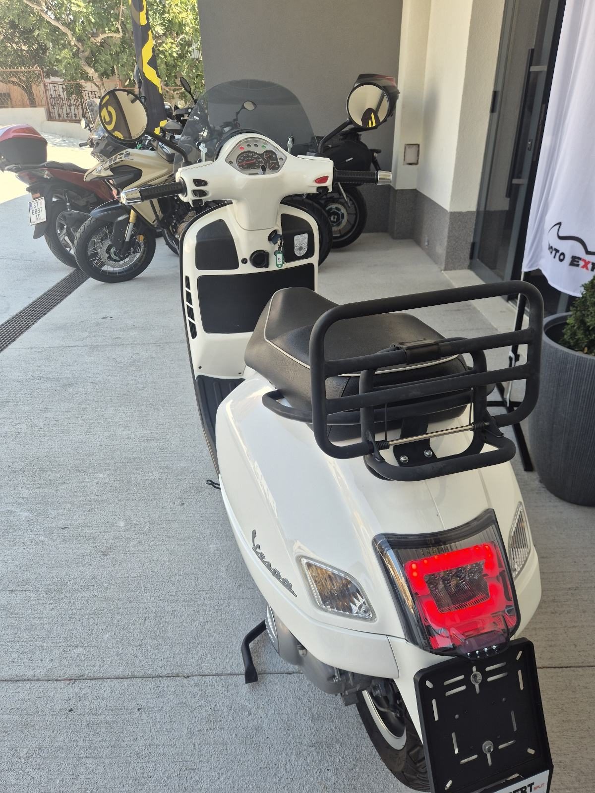 2011 Piaggio Vespa 300 — fotografija 11