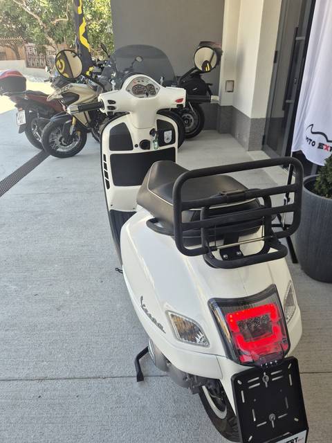 2011 Piaggio Vespa 300 — sličica 11