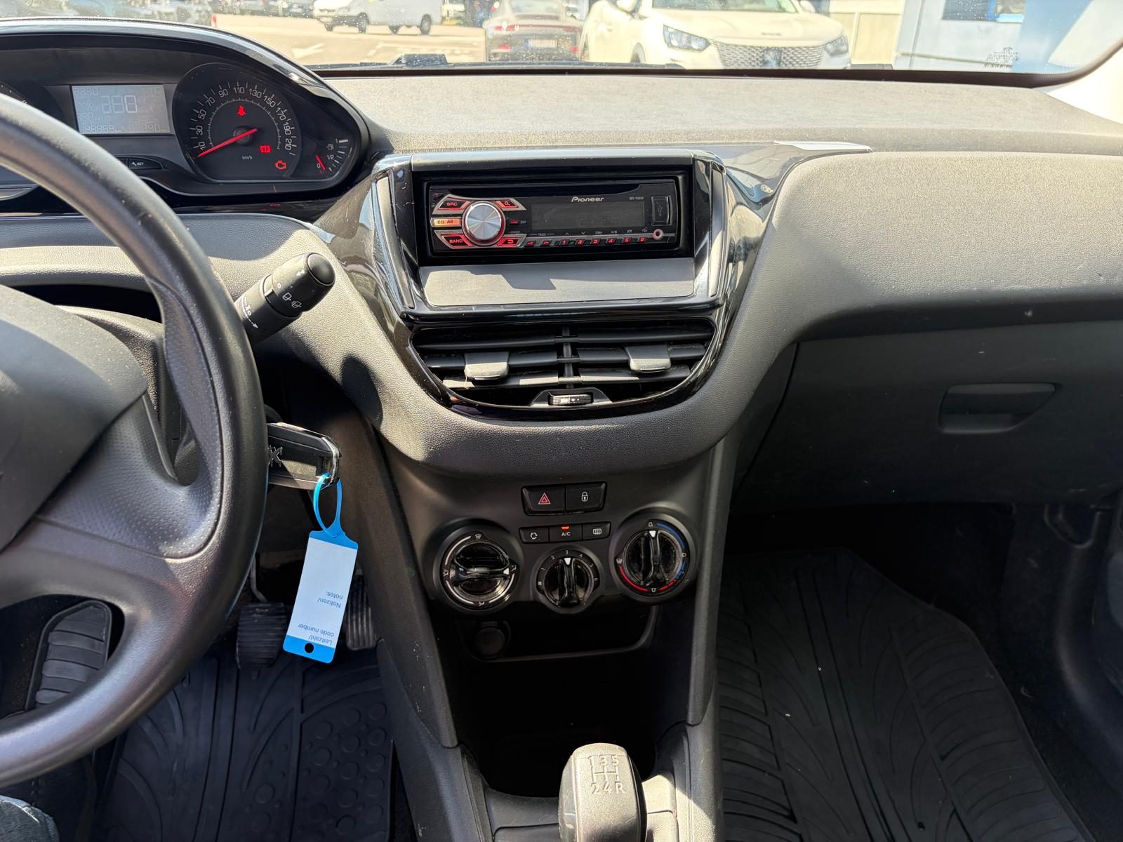 2013 Peugeot 208 — fotografija 9