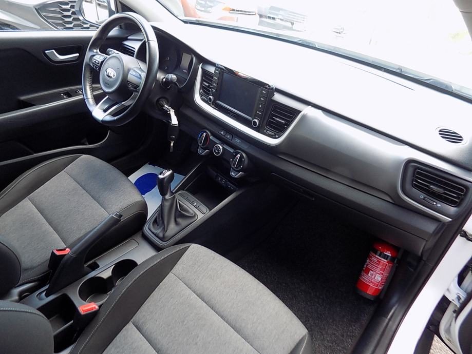 2018 Kia Stonic — fotografija 11