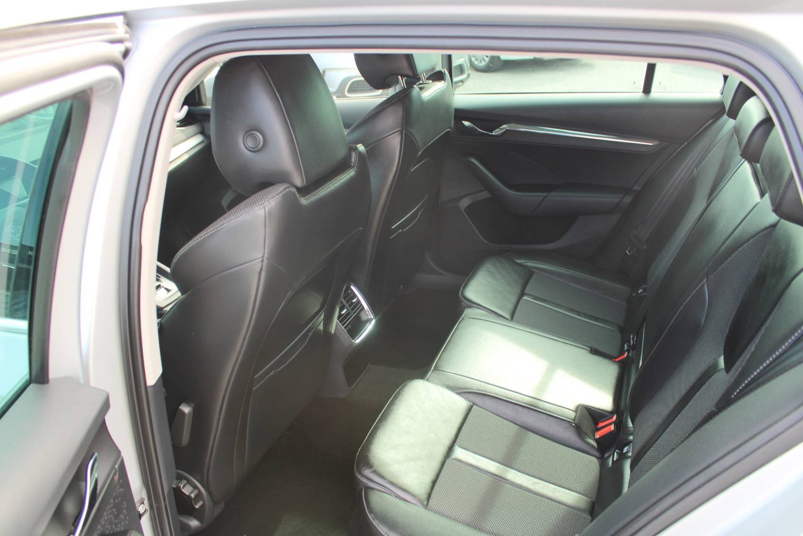 2023 Škoda Octavia Combi — fotografija 11