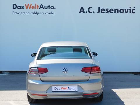 2017 Volkswagen Passat — sličica 5