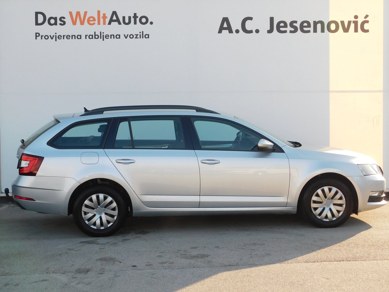 2020 Škoda Octavia Combi — fotografija 4