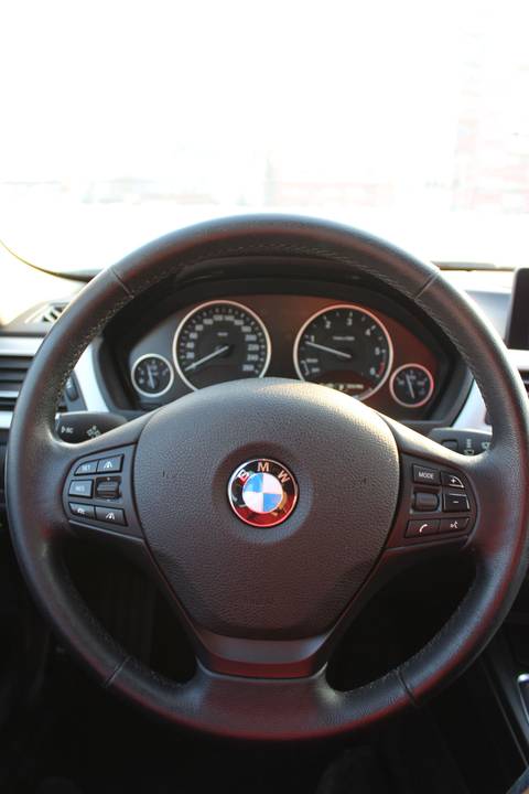 2012 BMW Serija 3 — sličica 25