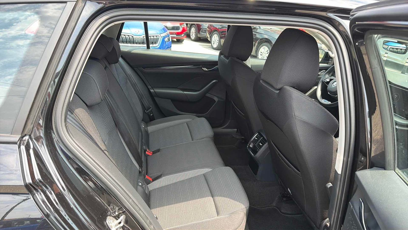 2023 Škoda Octavia Combi — fotografija 10