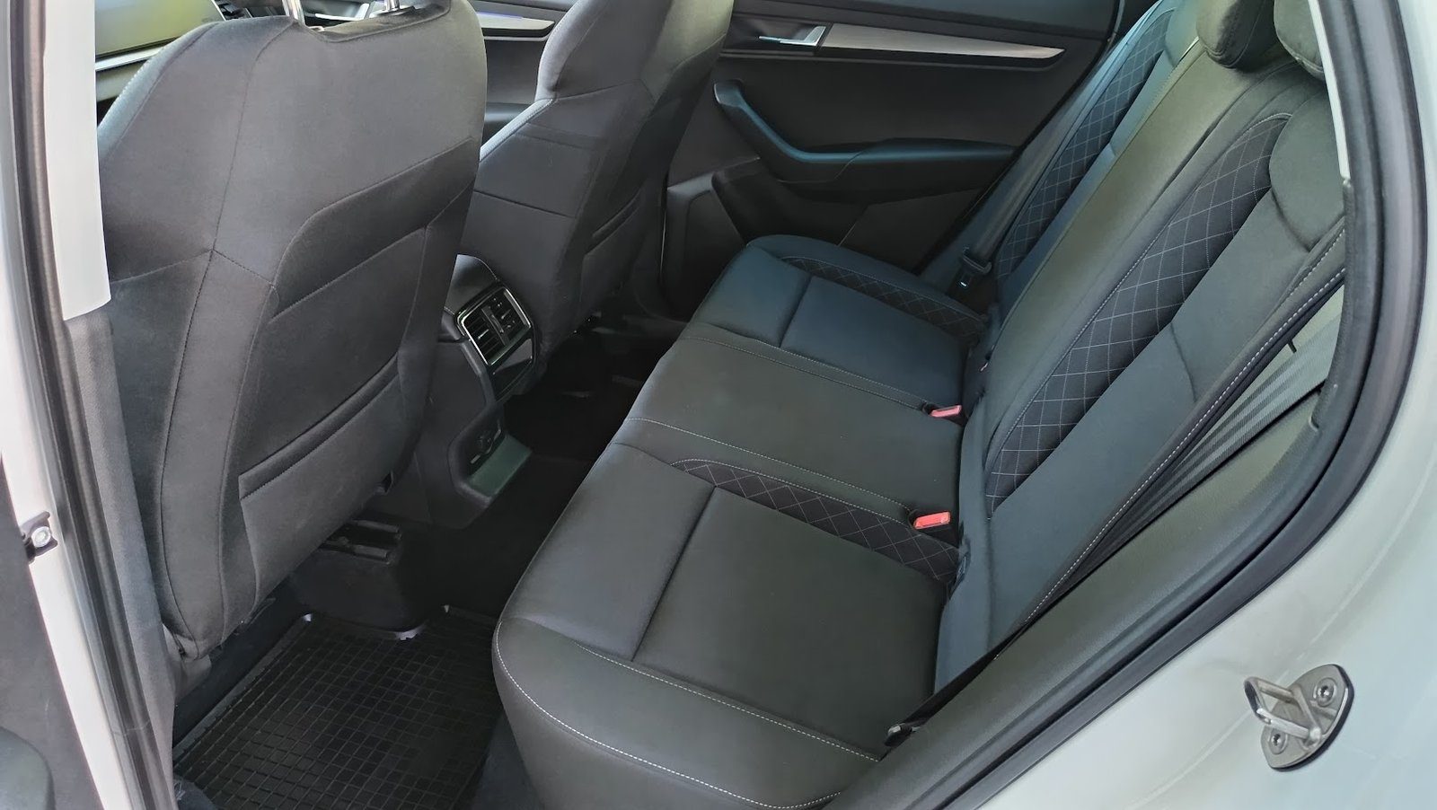 2018 Škoda Karoq — fotografija 17