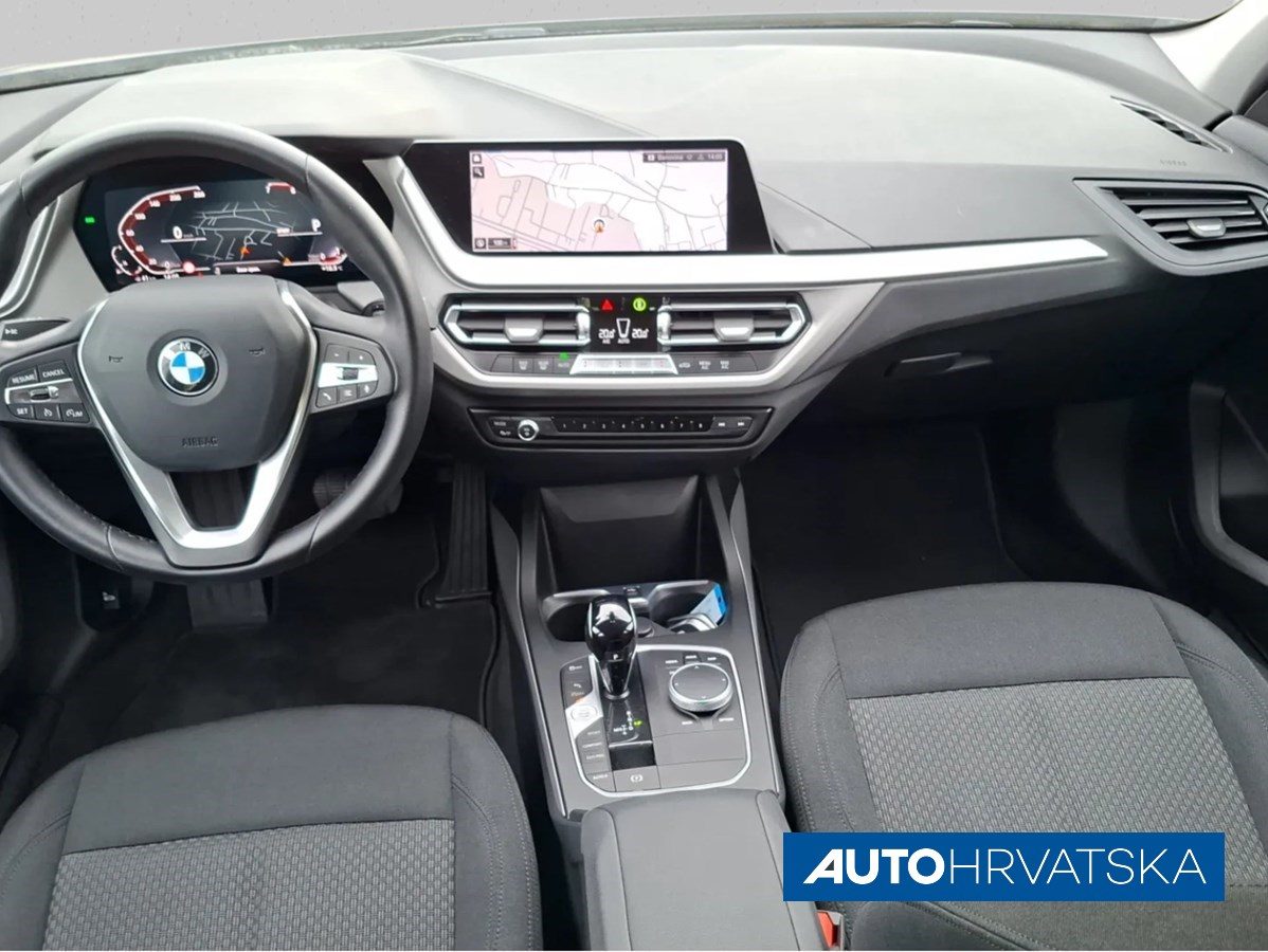 2021 BMW Serija 1 — fotografija 10