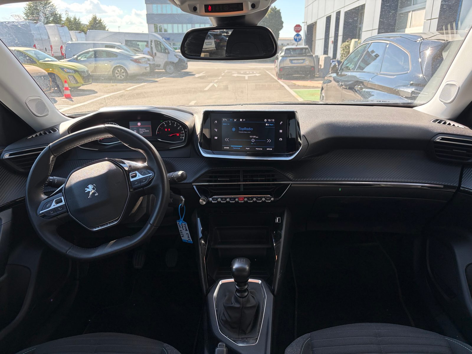 2022 Peugeot 2008 — fotografija 8