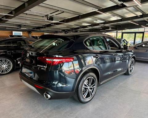 2017 Alfa Romeo Stelvio — sličica 9