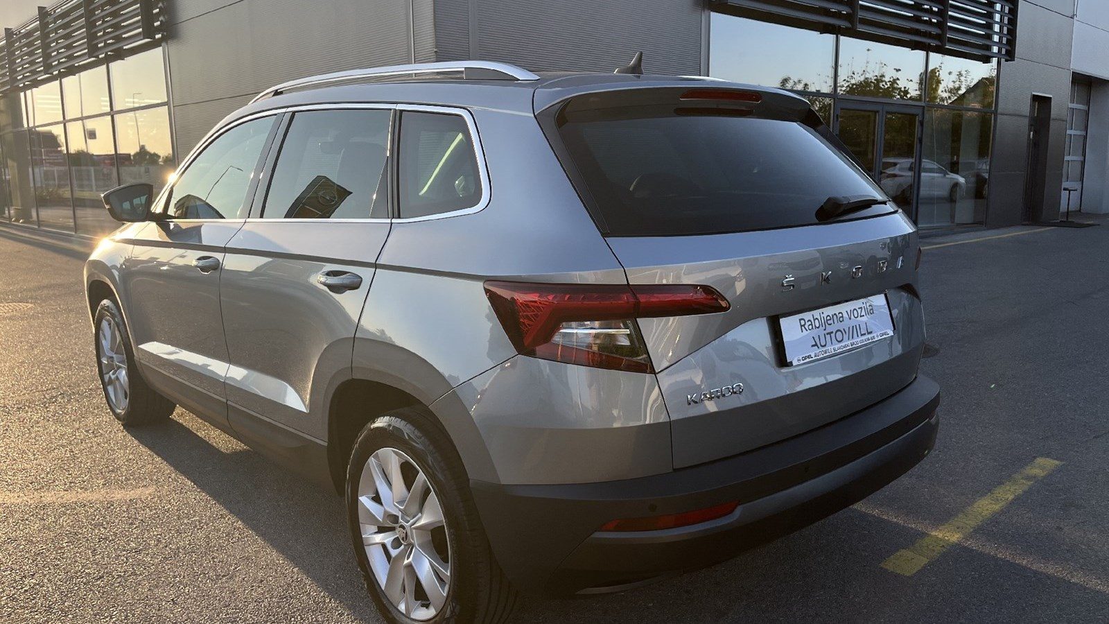 2021 Škoda Karoq — fotografija 4