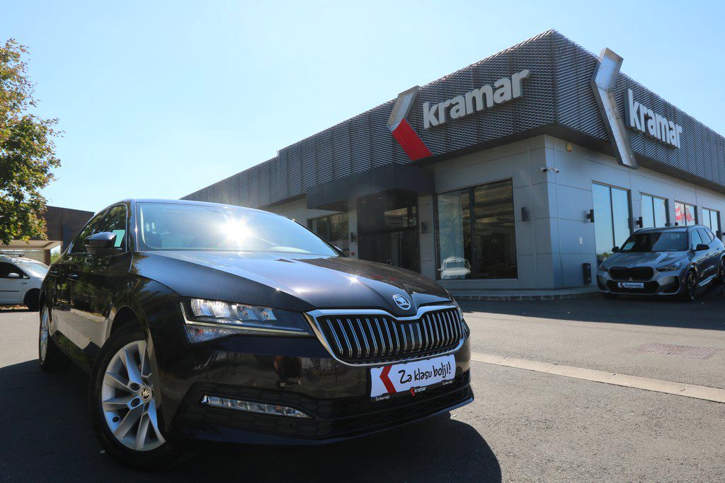 2022 Škoda Superb — fotografija 18