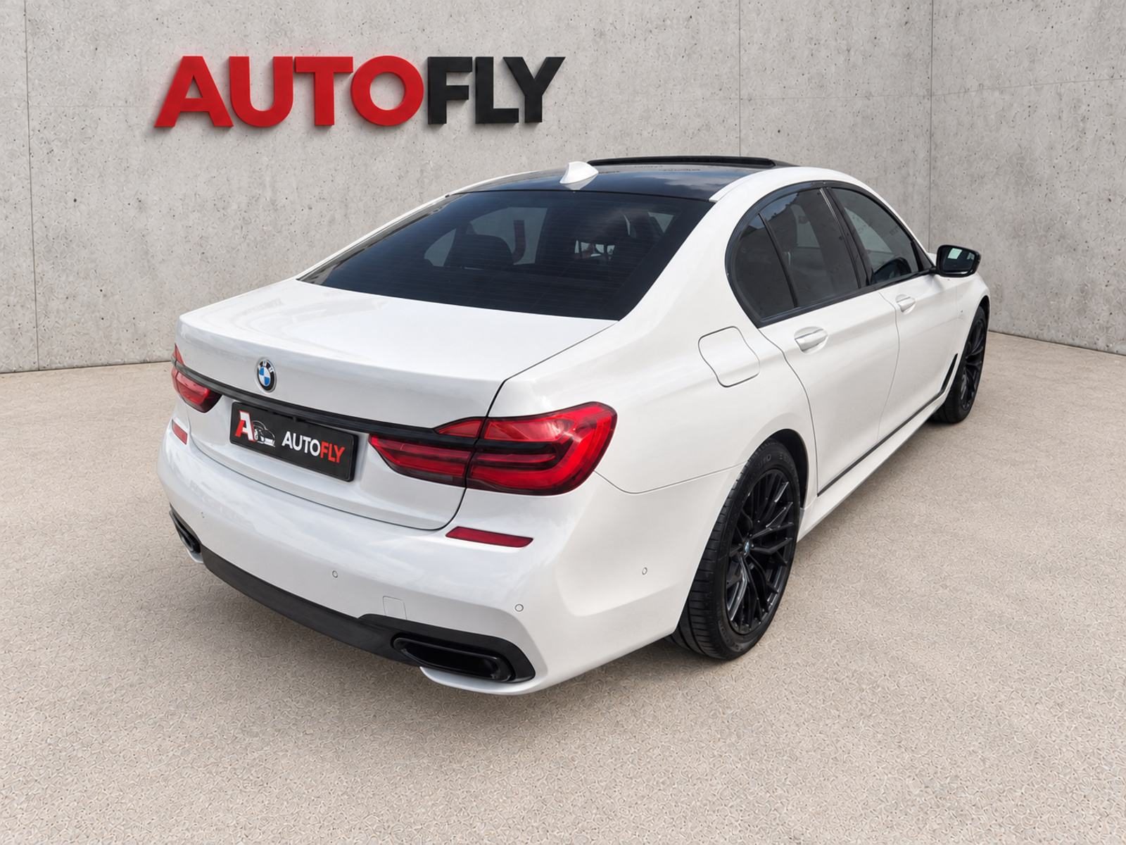 2017 BMW Serija 7 M Sport — fotografija 8