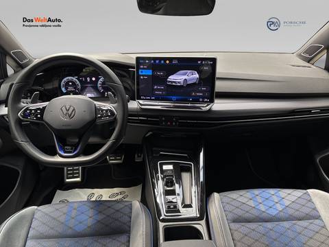 2025 Volkswagen Golf — sličica 13