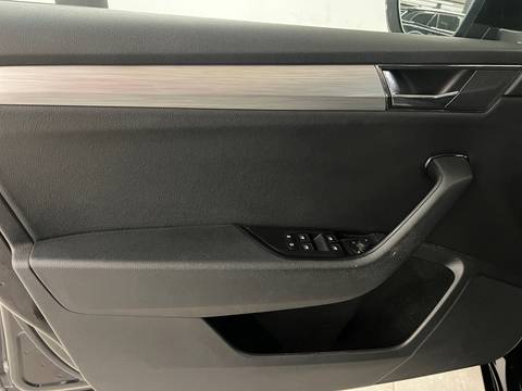 2021 Škoda Superb — sličica 14