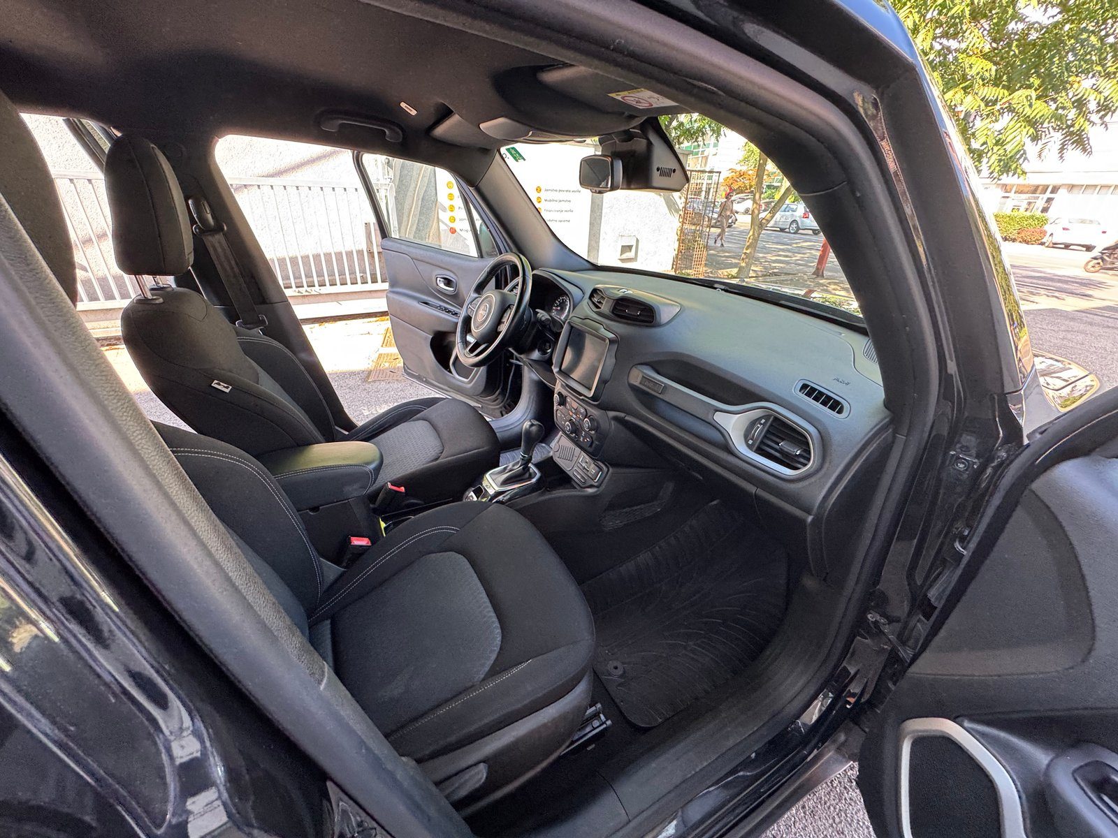 2022 Jeep Renegade — fotografija 16