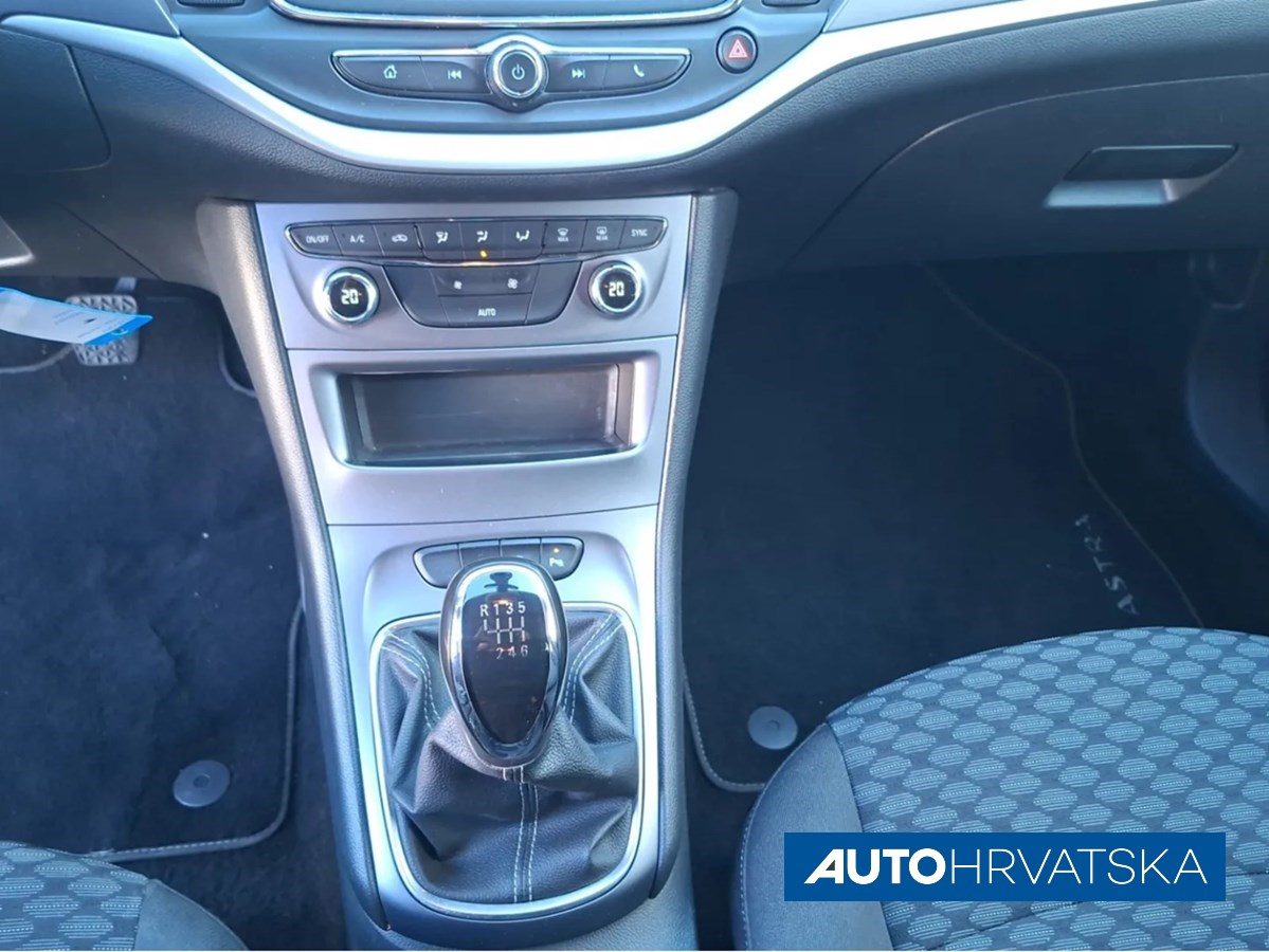2019 Opel Astra — fotografija 17