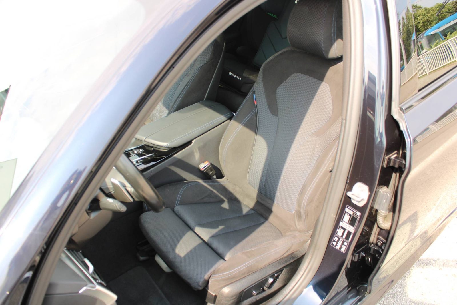 2021 BMW Serija 5 — fotografija 13