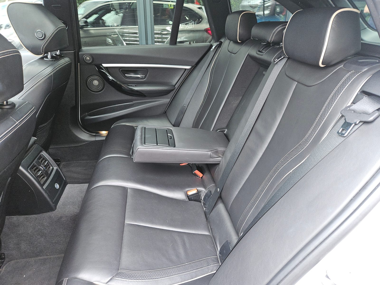 2015 BMW Serija 3 — fotografija 20
