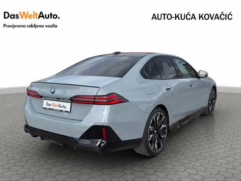 2025 BMW Serija 5 — sličica 5