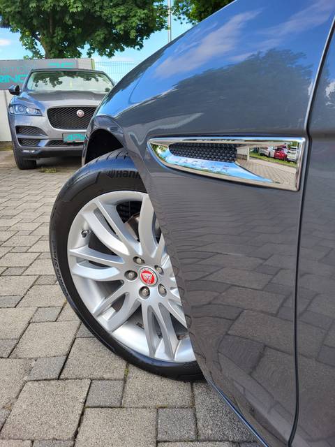 2015 Jaguar XF — sličica 27